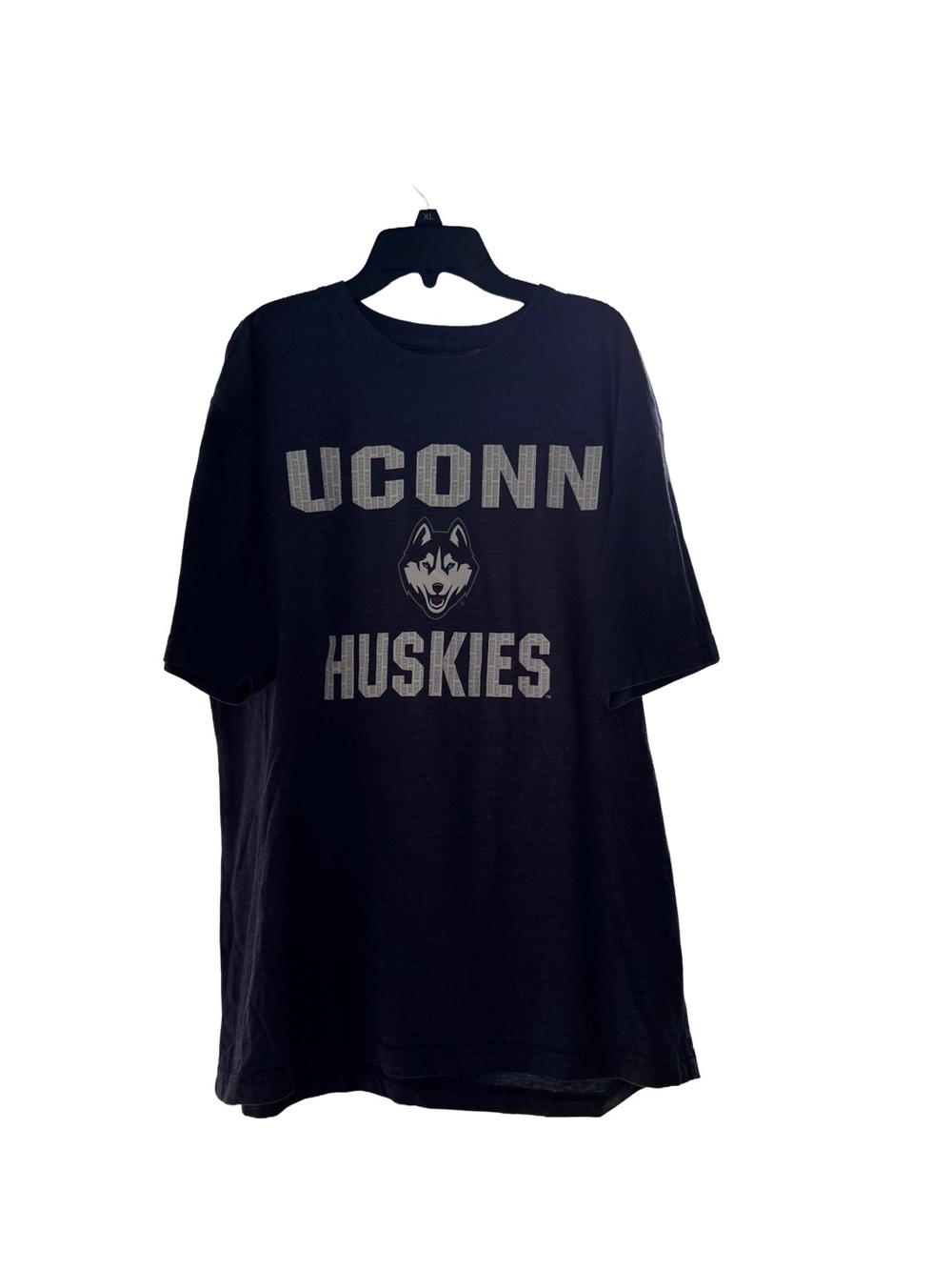 UConn University of Connecticut Huskies Colosseum Tee Shirt, Large